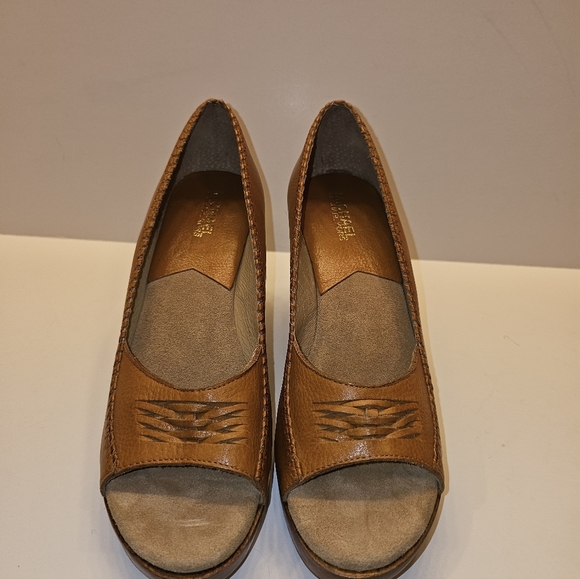Michael Kors Elegant Tan Wooden Wedge Heels - Picture 6 of 9